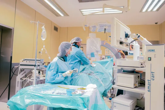 Intervention : Angioplastie et pose de stent
